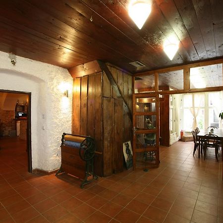 Hotel U Cerneho Orla Kostelec nad Černými Lesy Bagian luar foto