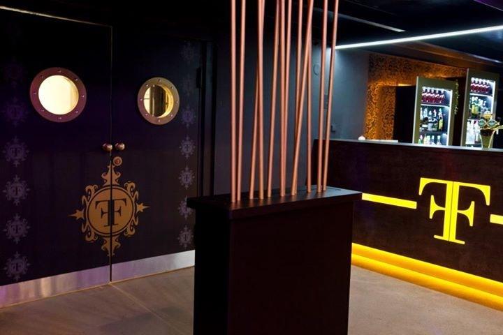 Hotel U Cerneho Orla Kostelec nad Černými Lesy Bagian luar foto
