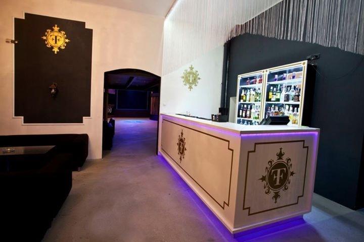 Hotel U Cerneho Orla Kostelec nad Černými Lesy Bagian luar foto
