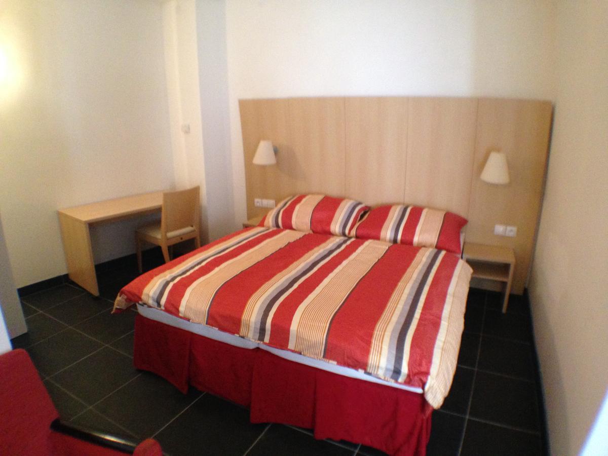 Hotel U Cerneho Orla Kostelec nad Černými Lesy Bagian luar foto